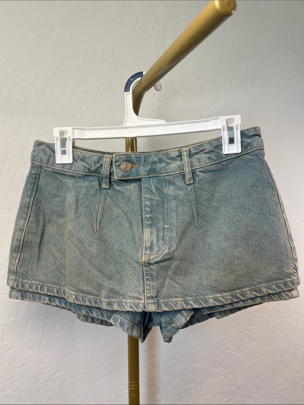 WE THE FREE Galivanting Denim Skort. SAMPLE/OVERSTOCK ITEMS. READ DESCRIPTION - Picture 3 of 5
